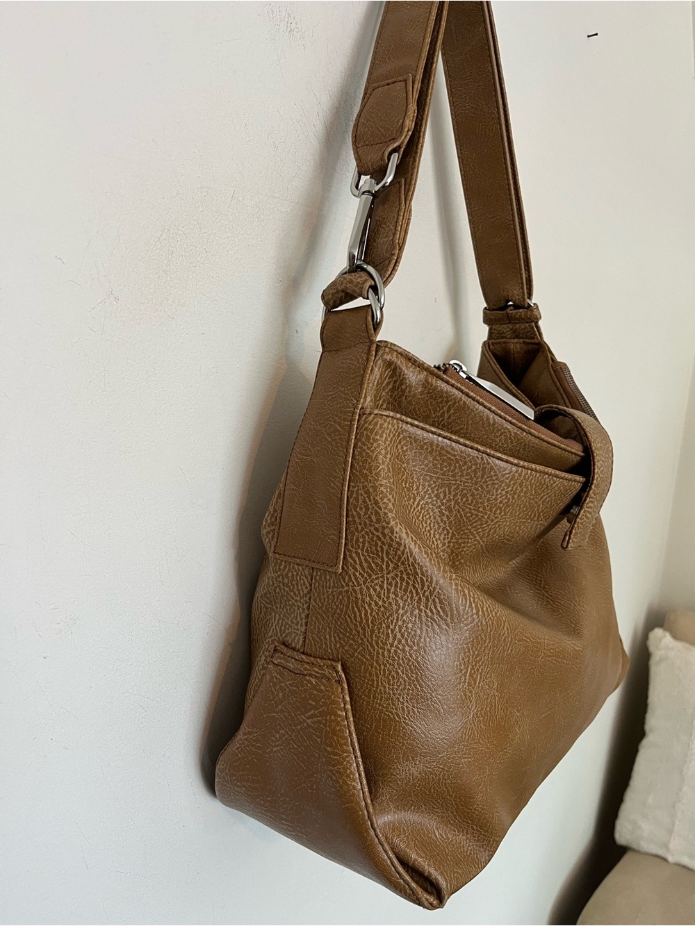 Matt & Nat Tan Brown Distressed Vegan Leather Hobo Shoulder Bag Y2K Style - Picture 6 of 13